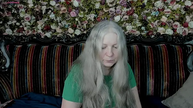 mariabelladonna online show from April 3, 2026, 9:43 pm