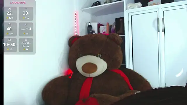 mia fernand online show from November 25, 2025, 8:53 pm