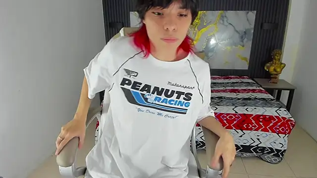 Snapshot of Sylasfrost chatting on December 15, 2025, 7:31 pm Sylasfrost online show from December 15, 2025, 7:31 pm