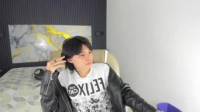 Snapshot of Sylasfrost chatting on December 4, 2025, 7:35 pm Sylasfrost online show from December 4, 2025, 7:35 pm