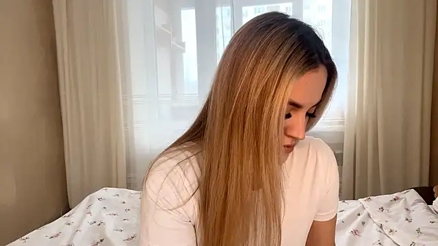 LuciaShadwell online show from November 28, 2025, 4:12 am