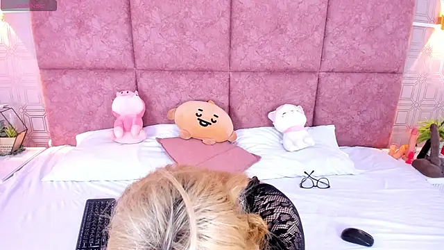 NathalieRoss1 online show from April 21, 2026, 6:09 am