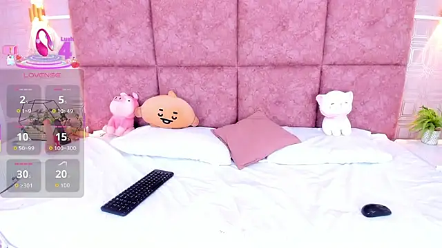 NathalieRoss1 online show from April 16, 2026, 6:14 am