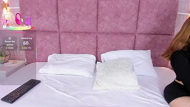 NathalieRoss1 online show from January 13, 2026, 9:52 pm