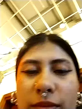 Emmyxxx online show from February 27, 2026, 1:28 am