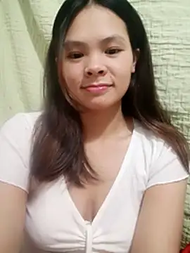 quynhquynh  online show from December 14, 2025, 2:44 pm