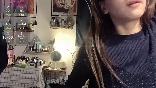 coco-jiang online show from December 4, 2025, 3:33 pm