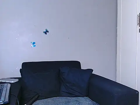 YELLOW-MELLO online show from November 21, 2025, 1:21 pm