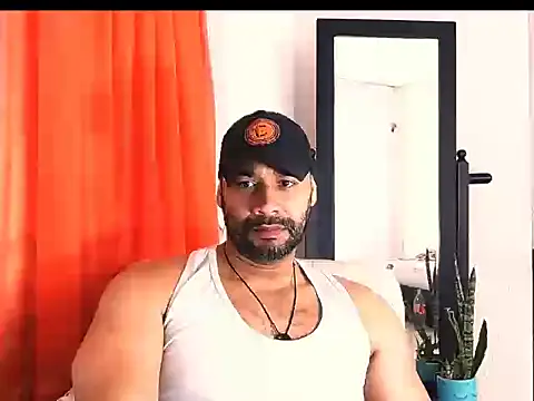 Snapshot of musclehetero chatting on May 17, 2026, 2:17 pm musclehetero online show from May 17, 2026, 2:17 pm