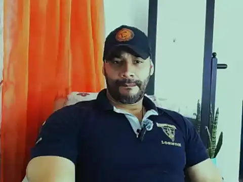 Snapshot of musclehetero chatting on May 16, 2026, 7:35 pm musclehetero online show from May 16, 2026, 7:35 pm