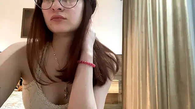 Snapshot of AylaRuer chatting on December 2, 2025, 11:23 am AylaRuer online show from December 2, 2025, 11:23 am