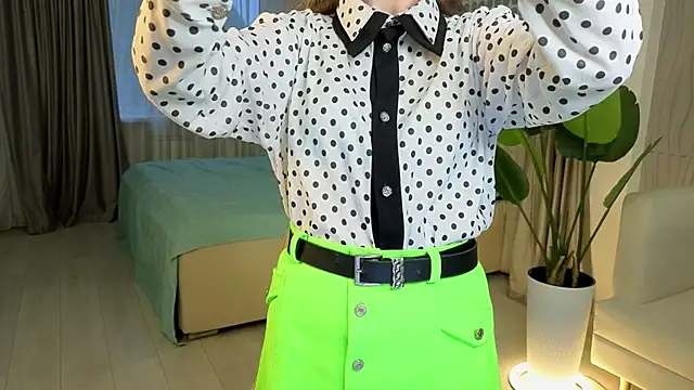 Snapshot of MiraFenech chatting on December 3, 2025, 5:19 am MiraFenech online show from December 3, 2025, 5:19 am