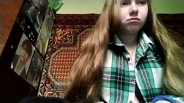 KikiBang online show from November 30, 2025, 8:15 am