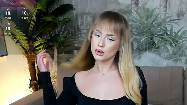 ChloeeBee online show from November 19, 2025, 5:13 pm