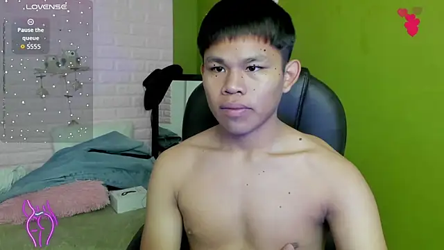 tommy cherry  online show from November 27, 2025, 5:13 pm