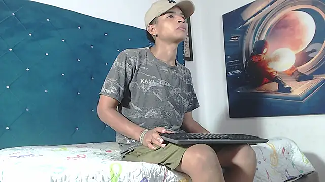 crissex3 online show from April 18, 2026, 1:24 pm