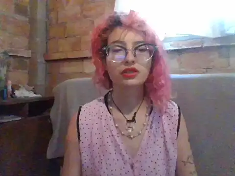 Snapshot of Madolina chatting on November 19, 2025, 3:23 pm Madolina online show from November 19, 2025, 3:23 pm