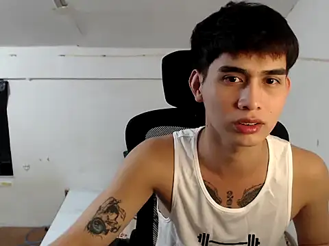 Snapshot of DecentGUy04 chatting on November 20, 2025, 5:57 pm DecentGUy04 online show from November 20, 2025, 5:57 pm