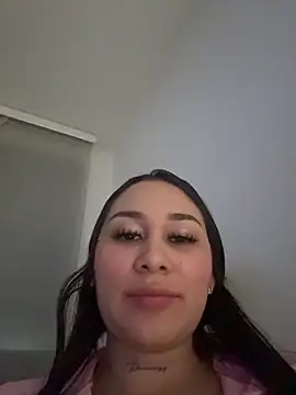 kylie pregnat online show from November 24, 2025, 1:22 pm