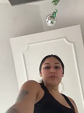 kylie pregnat online show from November 27, 2025, 1:11 pm