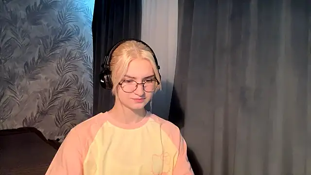 Snapshot of Cindi_Jacobs chatting on November 21, 2025, 4:50 pm Cindi Jacobs online show from November 21, 2025, 4:50 pm