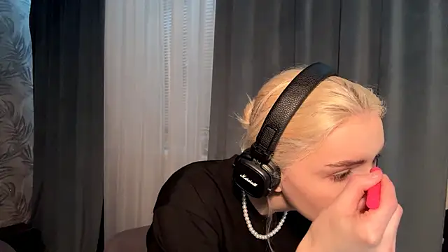 Snapshot of Cindi_Jacobs chatting on November 26, 2025, 2:06 pm Cindi Jacobs online show from November 26, 2025, 2:06 pm