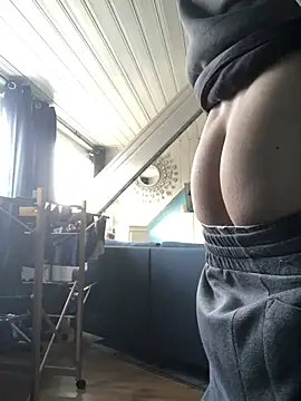 Spielzeugtwink online show from February 15, 2026, 2:05 pm