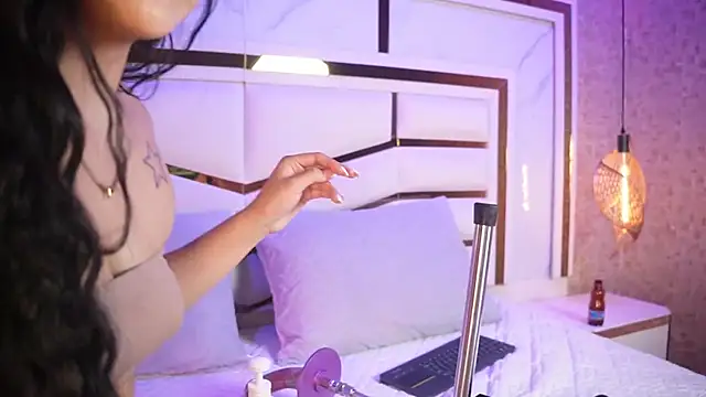 luciana agudelo online show from April 14, 2026, 7:30 pm