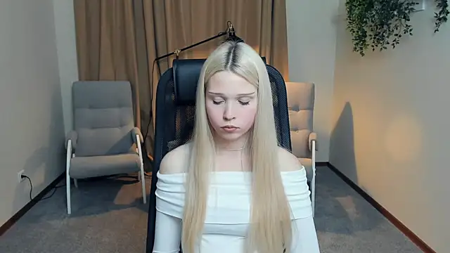 Snapshot of CherrylHolme chatting on November 22, 2025, 3:44 pm CherrylHolme online show from November 22, 2025, 3:44 pm