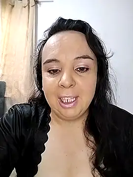 Ivonne 17 online show from November 20, 2025, 5:24 pm