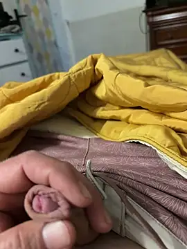 Snapshot of Damien40160 chatting on April 7, 2026, 6:10 pm Damien40160 online show from April 7, 2026, 6:10 pm