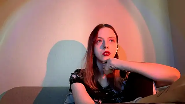 Snapshot of LulyClouds chatting on November 20, 2025, 10:27 am LulyClouds online show from November 20, 2025, 10:27 am