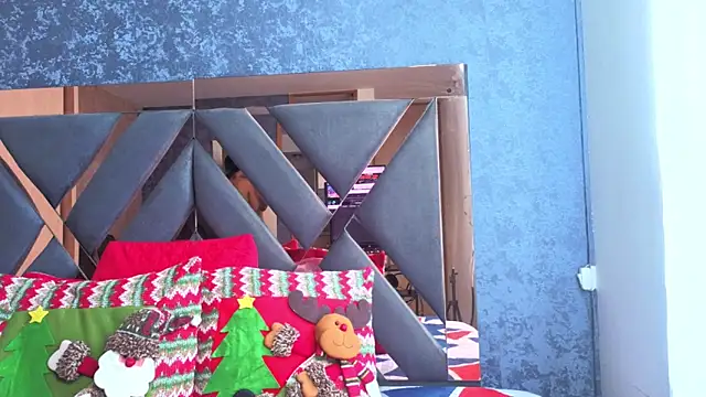 alicee foox online show from November 30, 2025, 6:19 pm