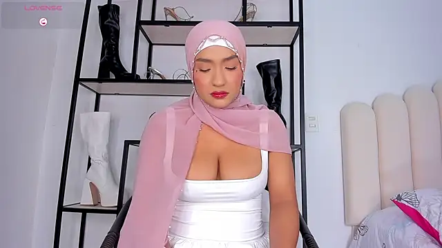 Amira-Zahra online show from July 28, 2026, 10:20 pm