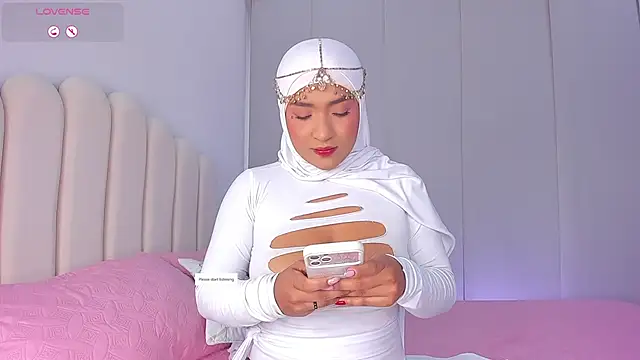 Amira-Zahra online show from June 26, 2026, 10:26 pm