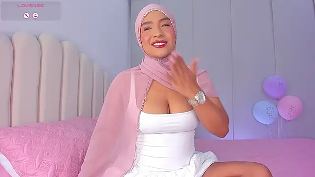Snapshot of Amira-Zahra chatting on May 23, 2026, 10:31 pm Amira-Zahra online show from May 23, 2026, 10:31 pm