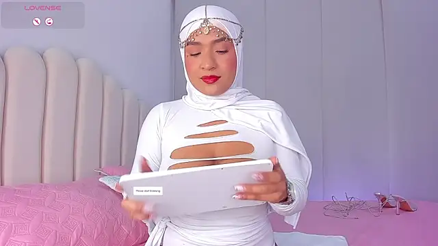 Snapshot of Amira-Zahra chatting on June 15, 2026, 10:09 pm Amira-Zahra online show from June 15, 2026, 10:09 pm
