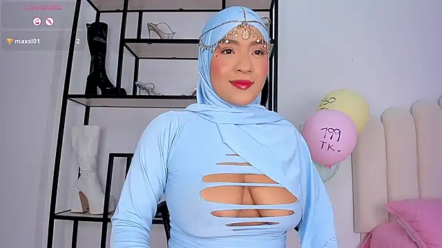 Amira-Zahra online show from June 30, 2026, 10:43 pm