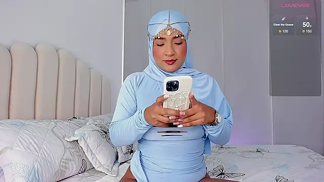 Amira-Zahra online show from December 2, 2025, 3:58 pm