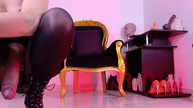 Snapshot of SaraFerrer_ chatting on February 28, 2026, 5:51 am SaraFerrer online show from February 28, 2026, 5:51 am