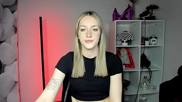 EvelynBlond online show from February 23, 2026, 6:25 am