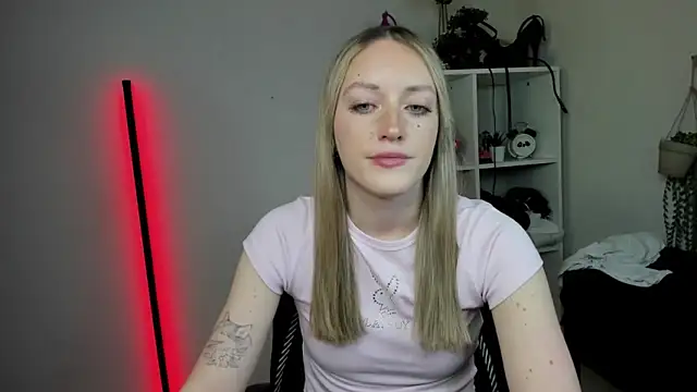 EvelynBlond online show from April 13, 2026, 12:31 pm