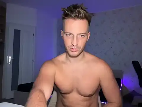 Snapshot of hanzLagerfeld chatting on November 19, 2025, 11:05 pm hanzLagerfeld online show from November 19, 2025, 11:05 pm