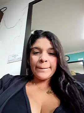 Layla-daring online show from March 6, 2026, 8:04 pm