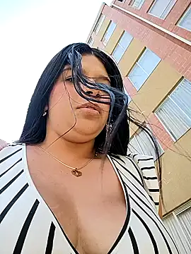 Layla-daring online show from March 1, 2026, 7:14 pm