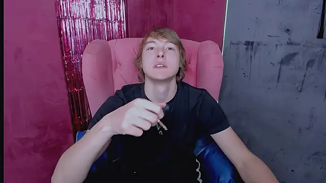 Snapshot of DonaldWoon chatting on December 14, 2025, 9:53 pm DonaldWoon online show from December 14, 2025, 9:53 pm