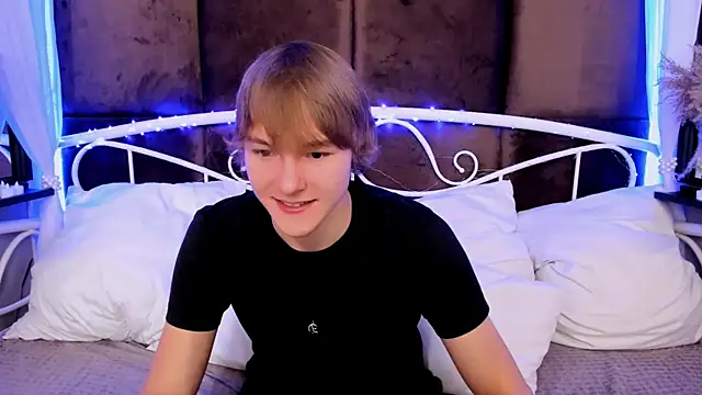 Snapshot of DonaldWoon chatting on December 5, 2025, 11:31 am DonaldWoon online show from December 5, 2025, 11:31 am