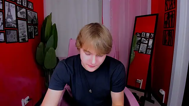 Snapshot of DonaldWoon chatting on December 4, 2025, 3:55 pm DonaldWoon online show from December 4, 2025, 3:55 pm