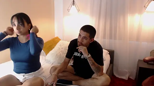 Snapshot of MiaRosy_ValentinoRussel chatting on December 2, 2025, 7:26 pm MiaRosy ValentinoRussel online show from December 2, 2025, 7:26 pm