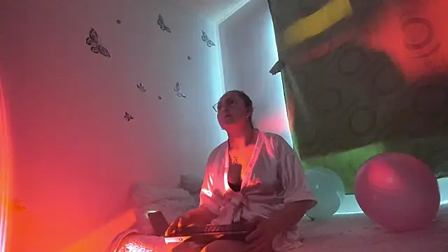 Snapshot of tiffanystorms- chatting on November 23, 2025, 11:31 am tiffanystorms- online show from November 23, 2025, 11:31 am